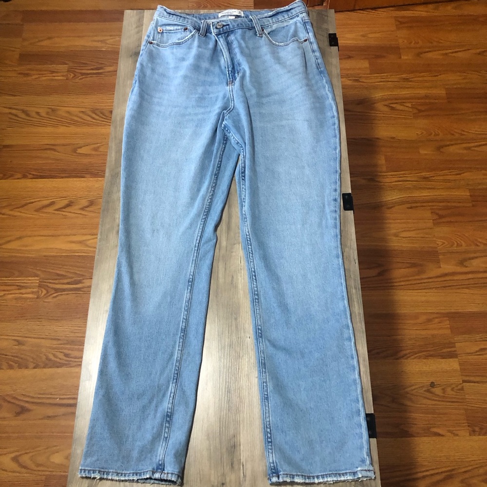 A&F Curve Love 90’s Slim Straight Ultra High Rise Light Wash Jeans Sz 10 / 30